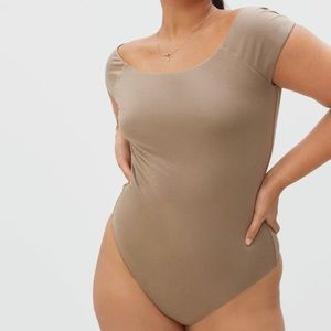 Everlane The Off-Shoulder Bodysuit in Tan